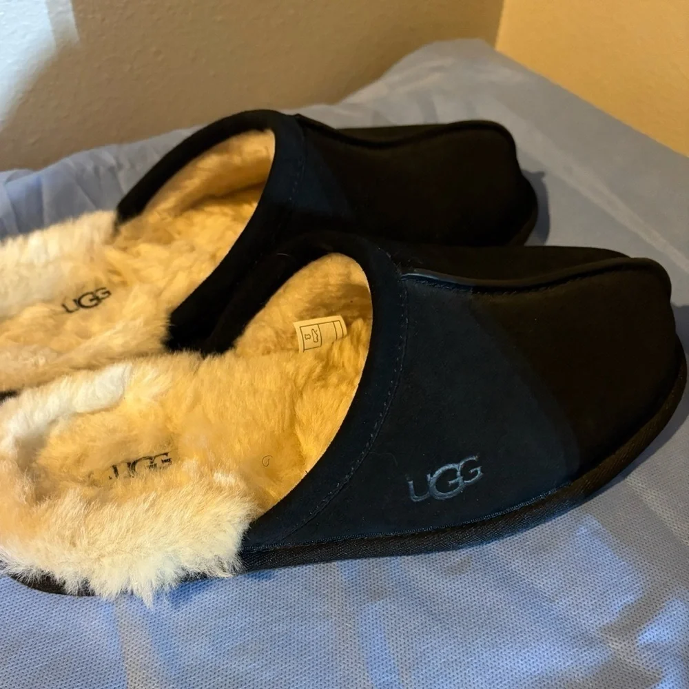 UGG Black and Cream scuff slippers fed  with Sheepskin/wool Lining